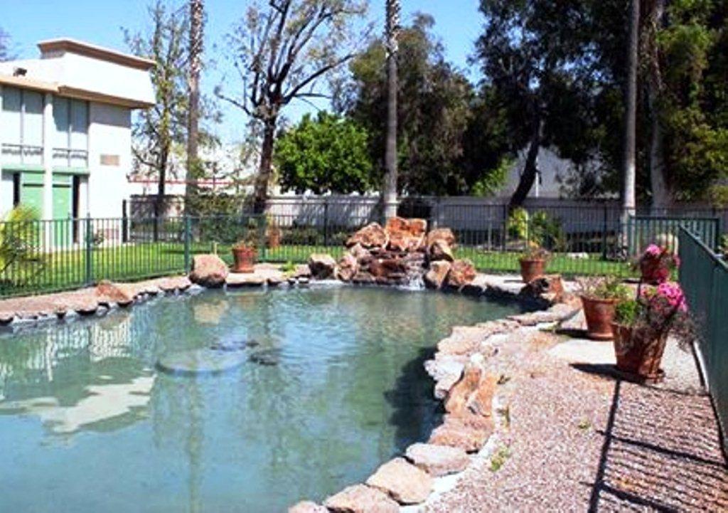 Clarion Inn Conference Center Modesto Exterior foto